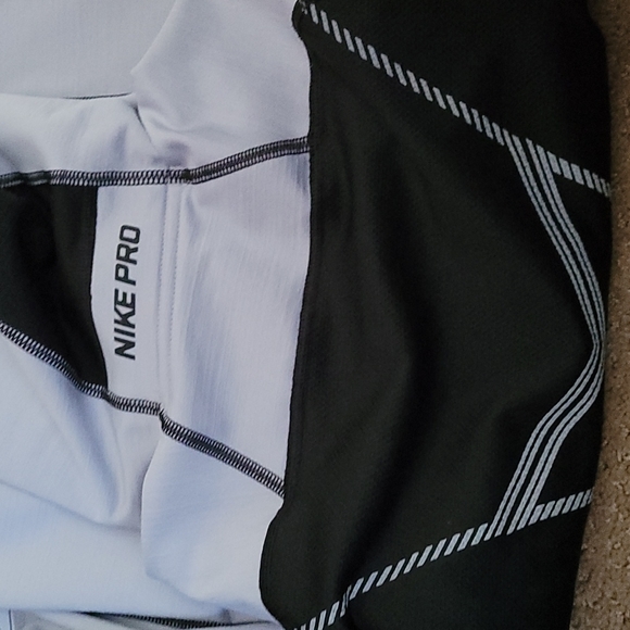 Boys Nike pro 3/4 zip hoody - Picture 4 of 4